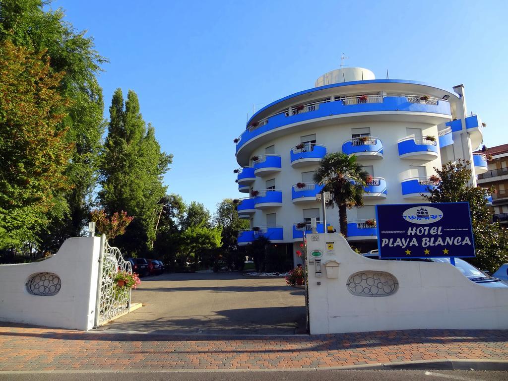Playa Blanca Hotel